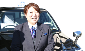 神奈川都市交通の女性乗務員